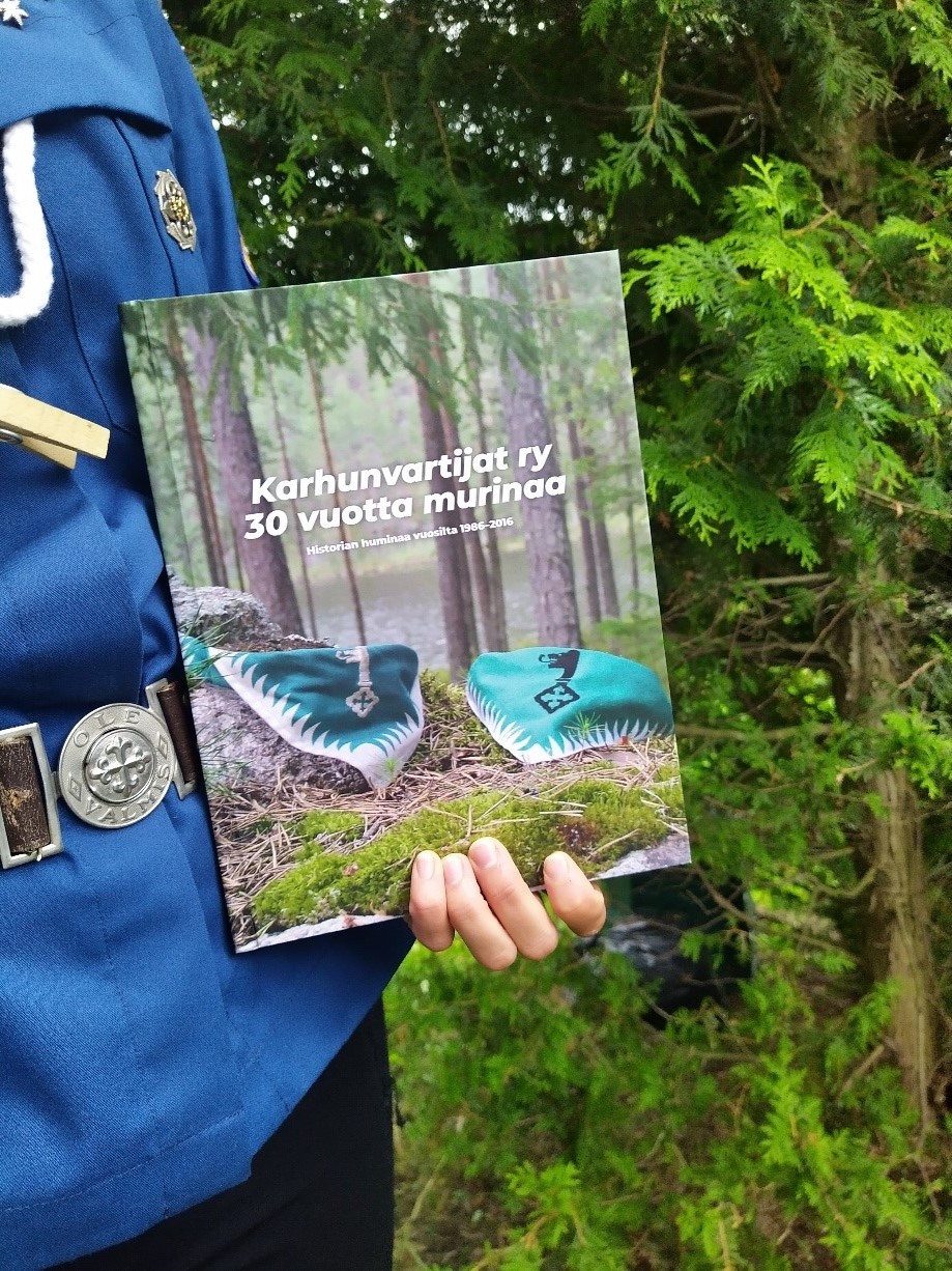 Karhunvartijoiden 30-vuotishistoriikki on julkaistu – tilaa heti omasi!
